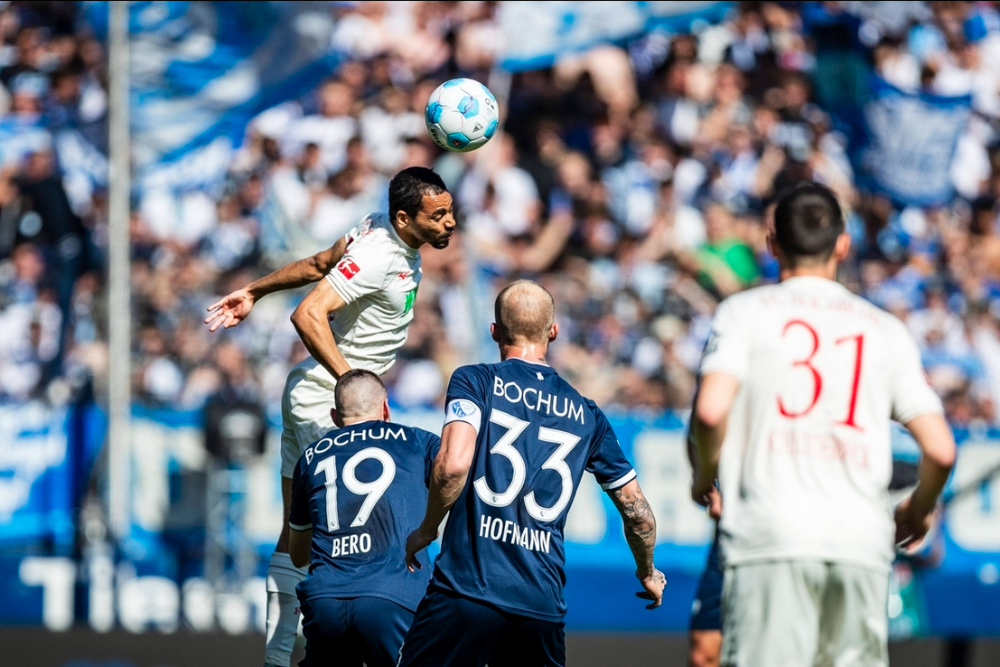 穆古鲁扎重返赛场，比赛局势复杂首场状态出色，拜仁观众沸腾！