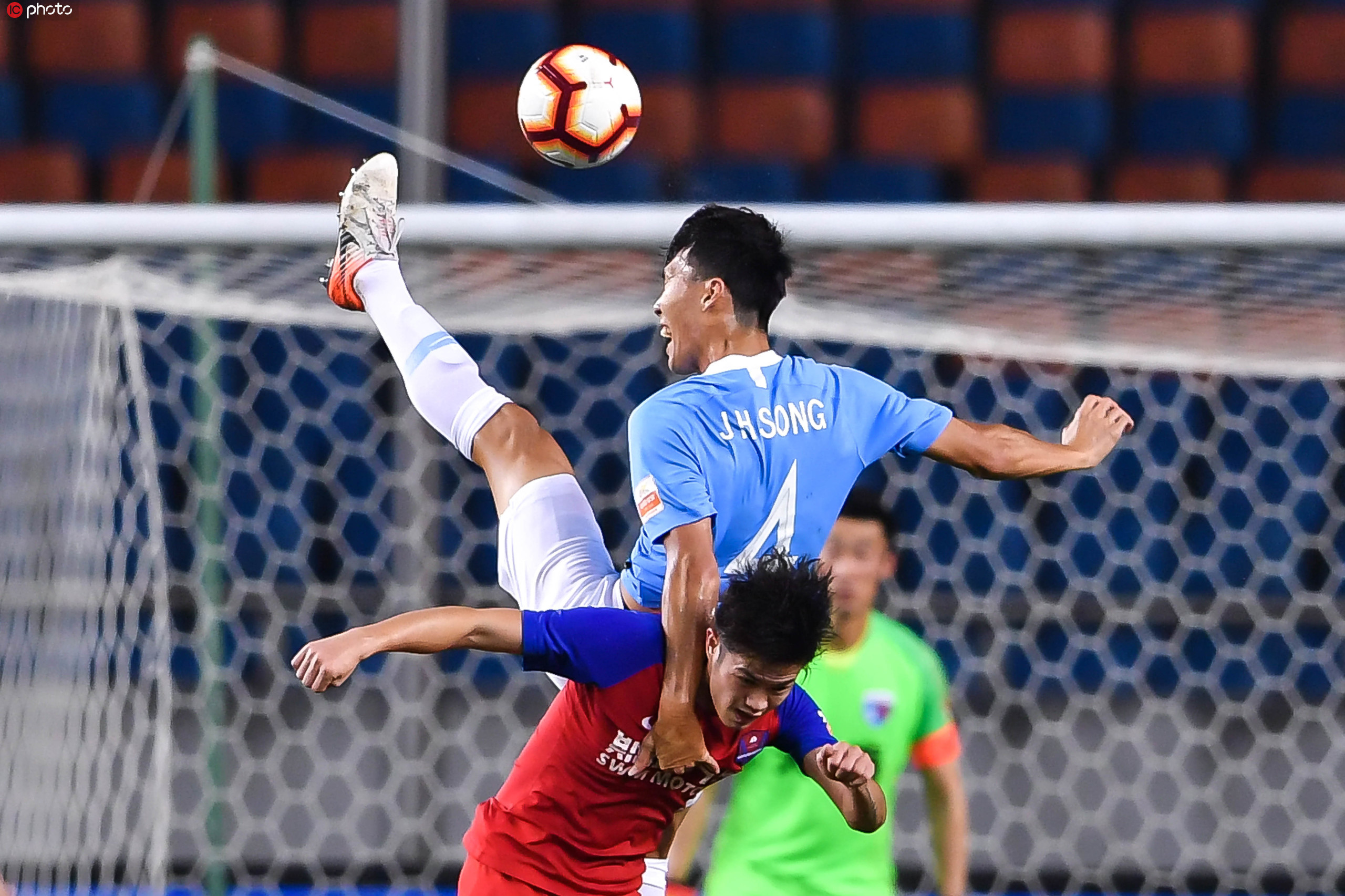 华体会正版下载包含足球总决赛上演强强对话，岭北貔貅队逆转南城灰熊队，团队配合流畅；保级形势悄然变化的词条